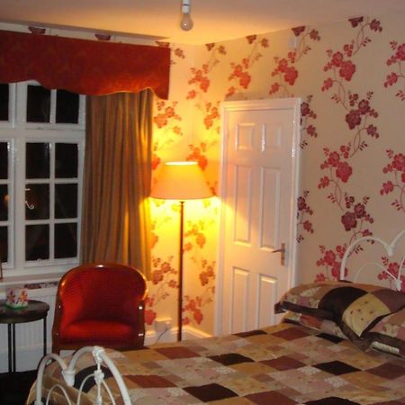 The Royal Standard Guest House Вирджиния Уотър Екстериор снимка