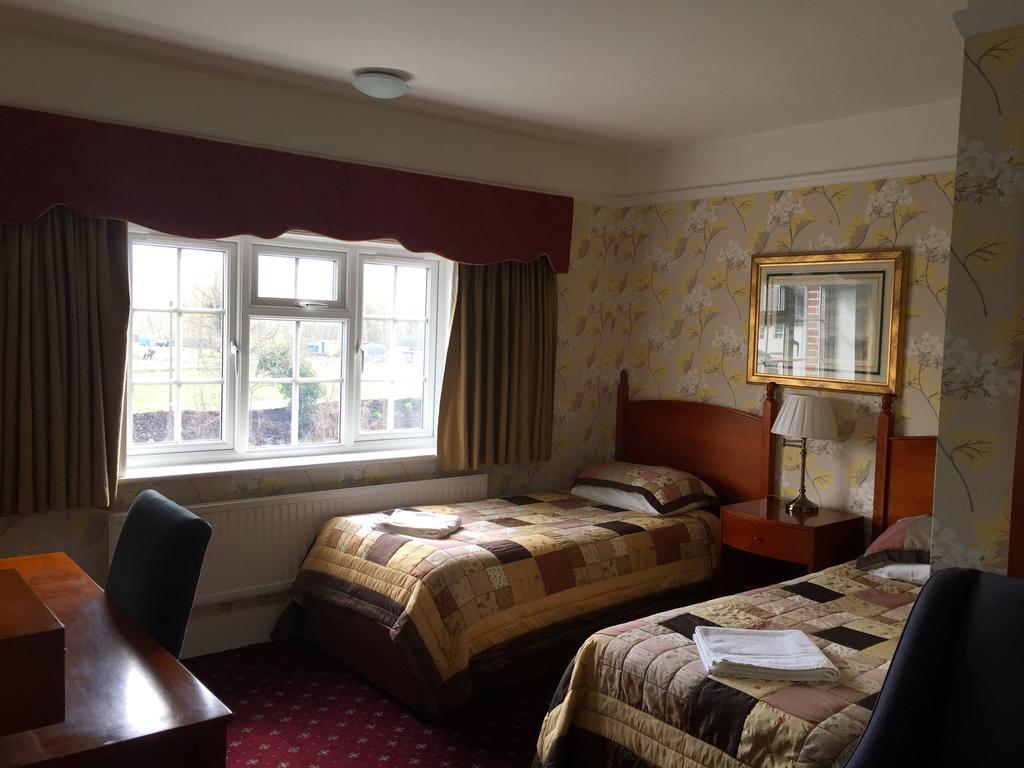 The Royal Standard Guest House Вирджиния Уотър Екстериор снимка